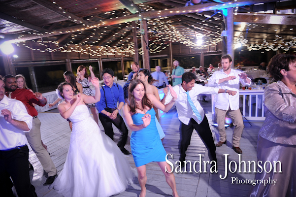 Best Lakeside wedding at Paradise Cove in Orlando, Florida - Wedding photographer - Sandra Johnson (SJFoto.com)